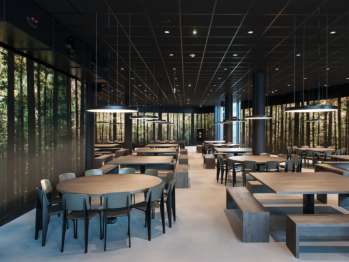 Vienna University of Economics and Business [AT] | LUMEO luminaires | Photo: Stefan Zenzmaier, BOAnet