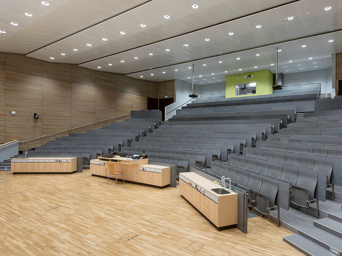 University of Bayreuth [DE] | Custom-made dur-SOLO raft ceiling | Photo: Julia Schambeck