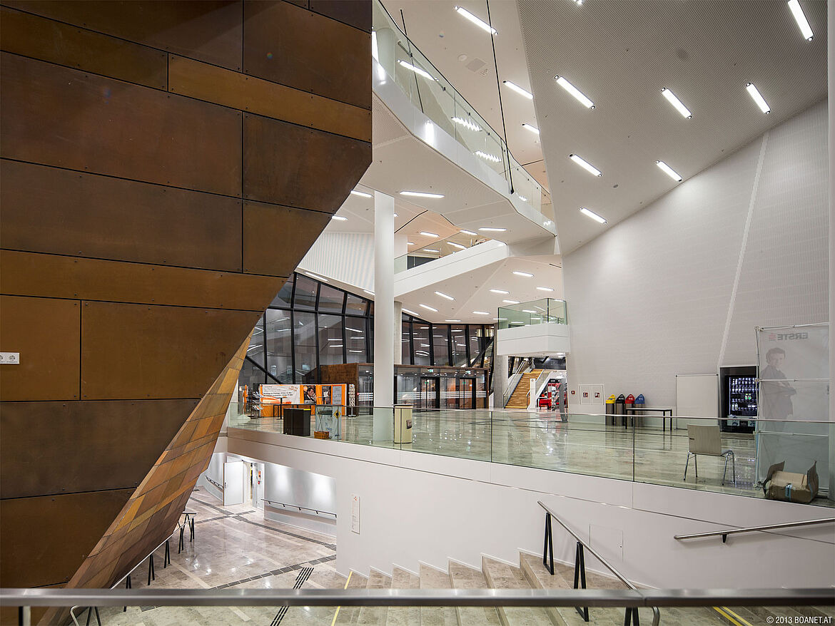 Vienna University of Economics and Business [AT] | Various luminaires | Photo: Stefan Zenzmaier, BOAnet